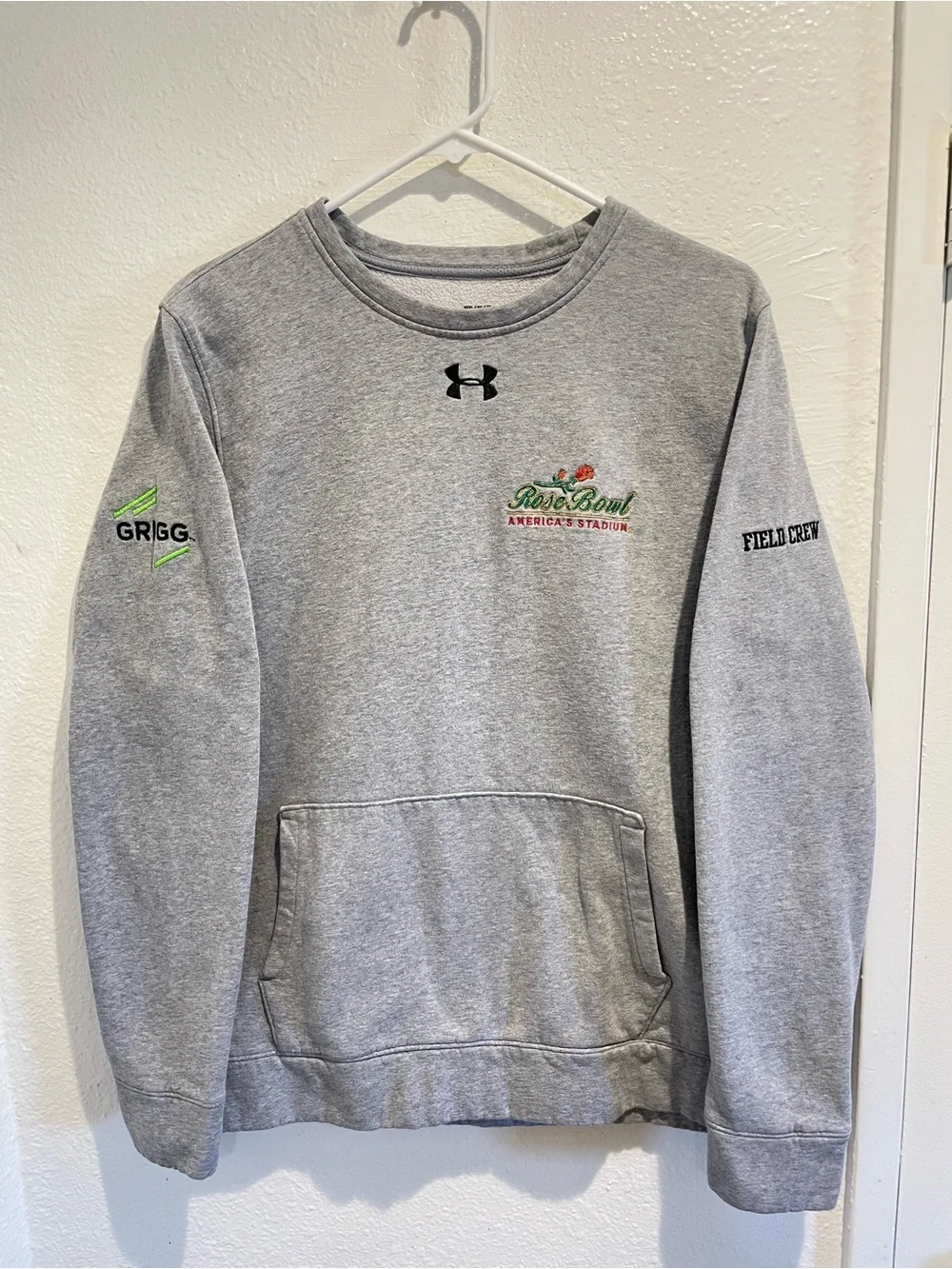 🔥 STAFF ONLY Under Armour Rose Bowl Stadium FIELD CREW Crewneck Sweatshirt M 🌹